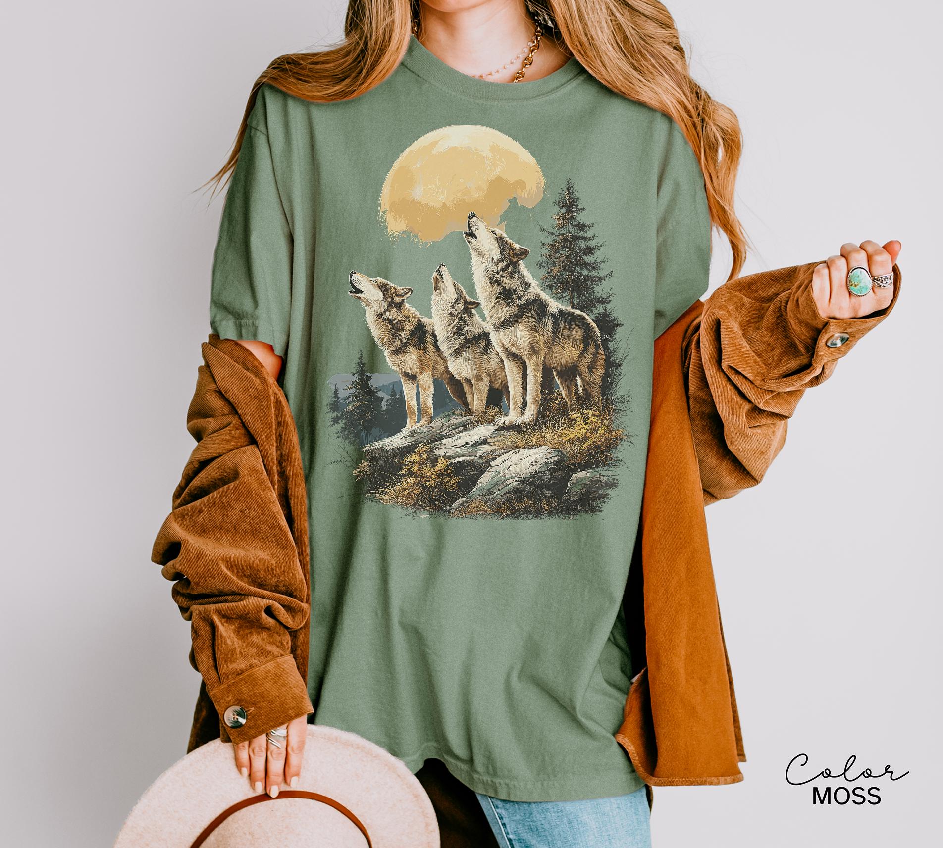 Wolf 90s Moon T-Shirt, Nature Vintage Wildlife Forest Crewneck, Wolf Moon, Cabincore Crewneck Cozy Season Rustic Wolves, Nostalgia