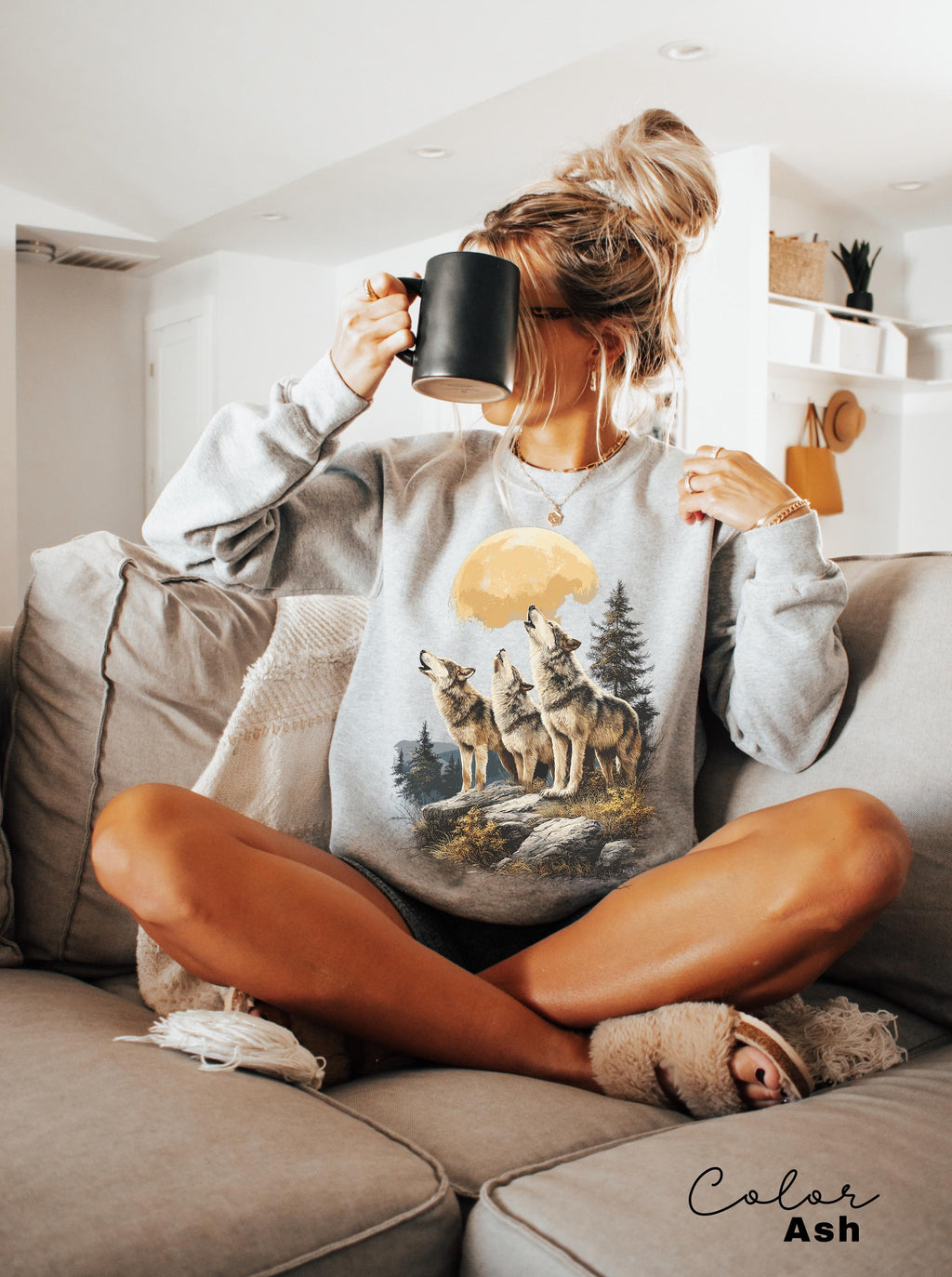 Wolf 90s Moon T-Shirt, Vintage Nature Wildlife Crewneck