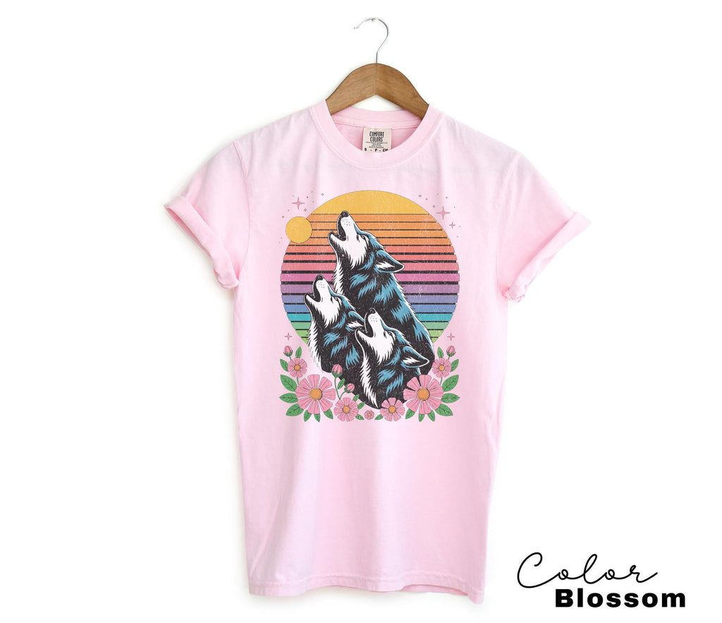 Retro Wolf 90s T-Shirt, Nature Vintage Wildlife, 80s Retro Tee, Wolf Howling Moon, Nostalgia