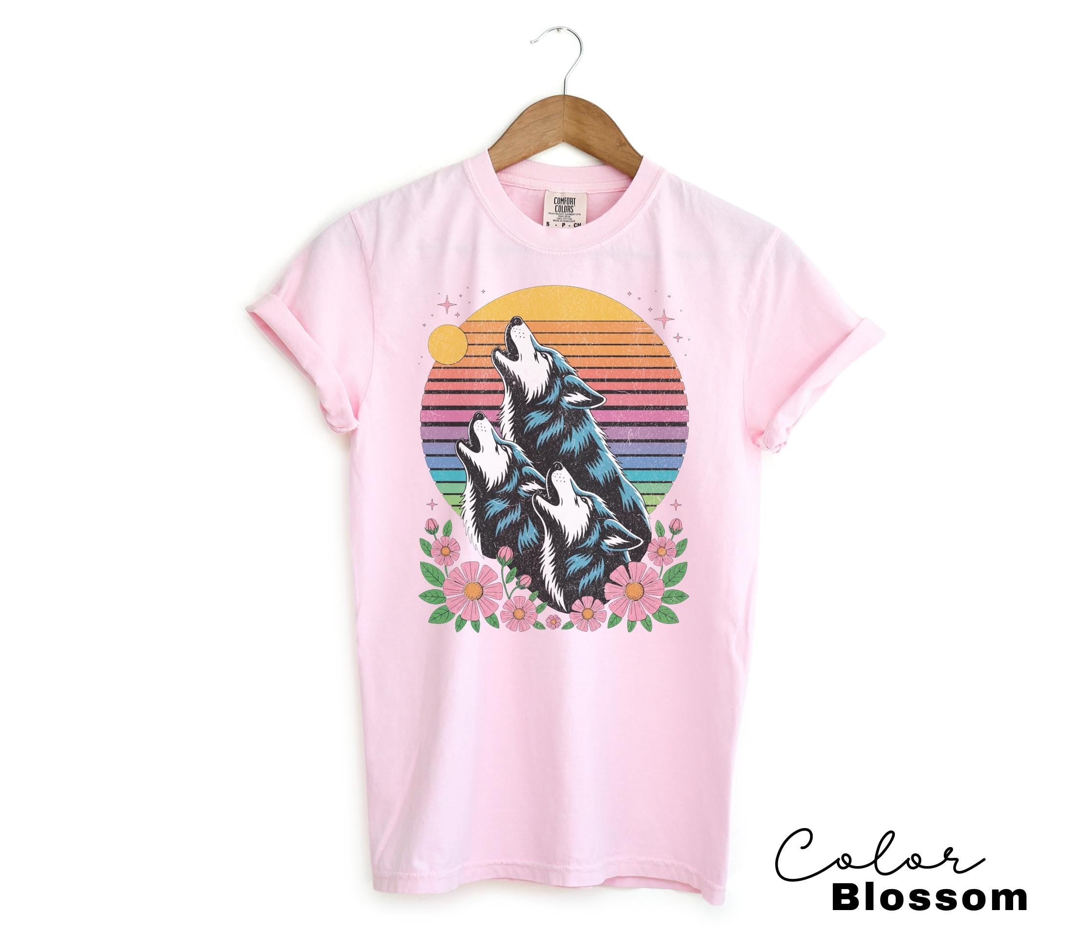 Retro Wolf 90s T-Shirt, Nature Vintage Wildlife, 80s Retro Tee, Wolf Howling Moon, Nostalgia
