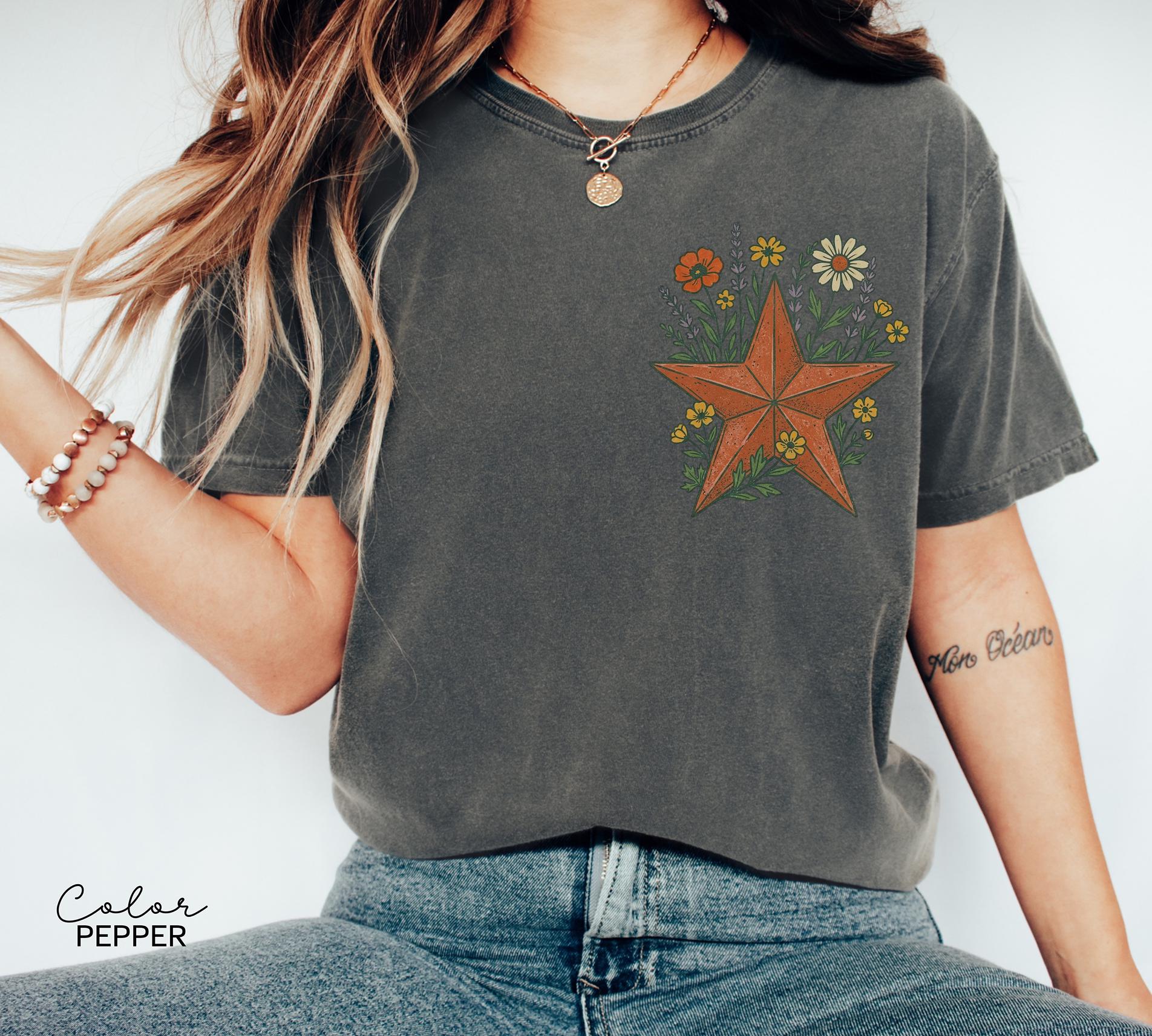 Cowgirl Star Wildflowers Shirt, Retro Western Graphic Tee, Comfort Colors Country Girl T-Shirt, Rodeo Outfit, Gift for Her, Country Farm