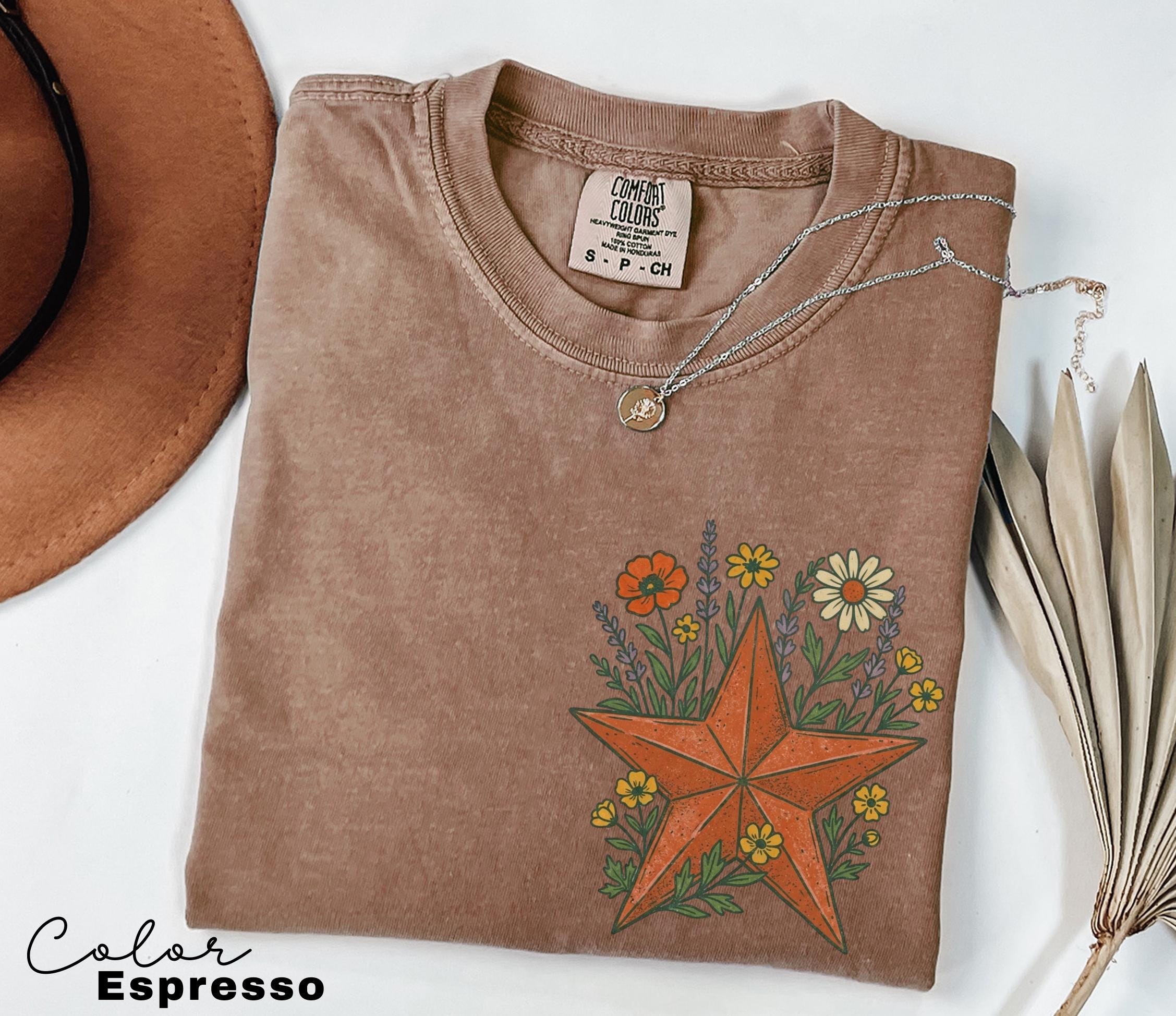 Cowgirl Star Wildflowers Shirt, Retro Western Graphic Tee, Comfort Colors Country Girl T-Shirt, Rodeo Outfit, Gift for Her, Country Farm