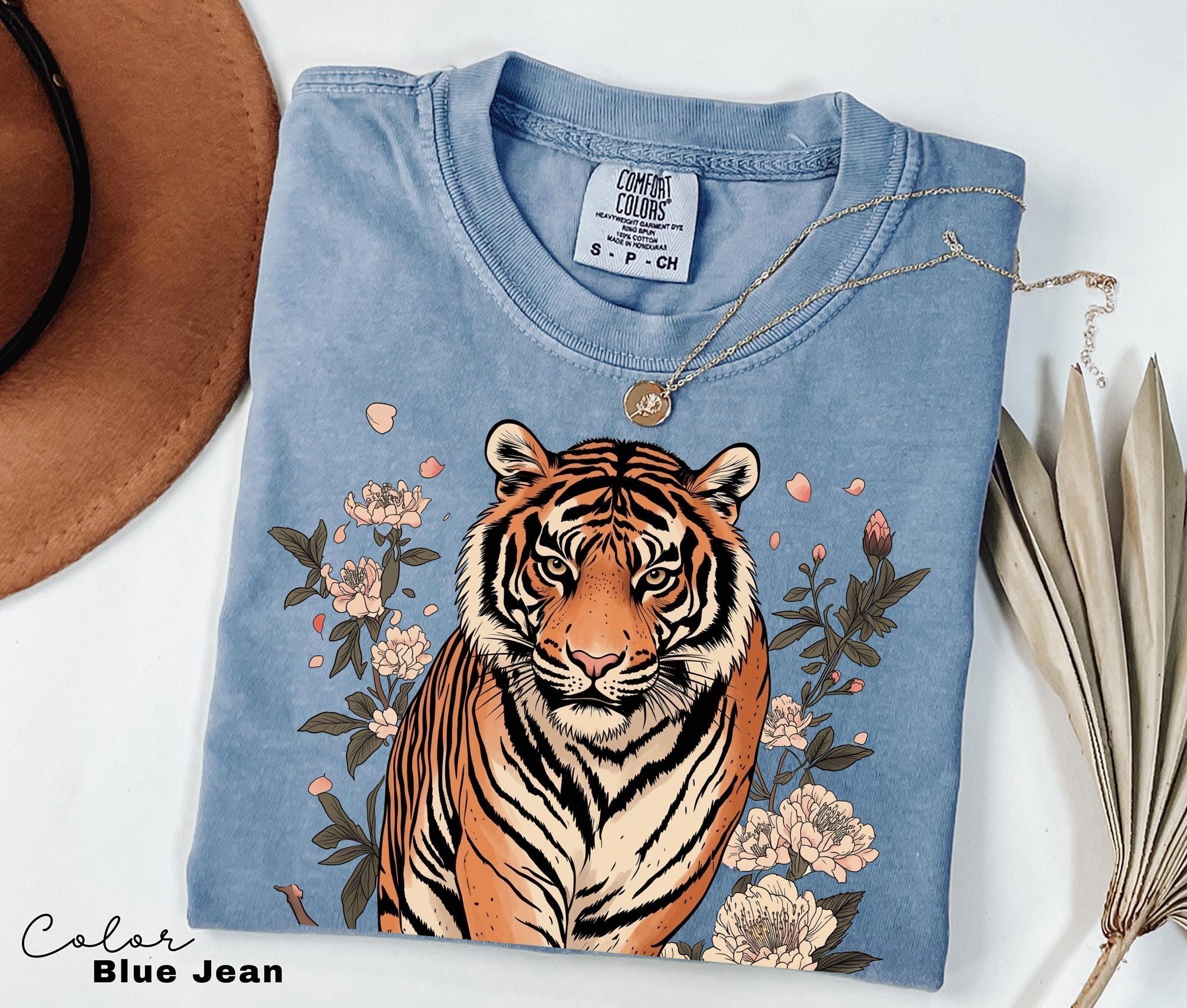 Retro Tiger T-Shirt, Animal Gift for Tiger Lover, Wild Cat Sweatshirt, Linocut Style, Boho, Cottagecore