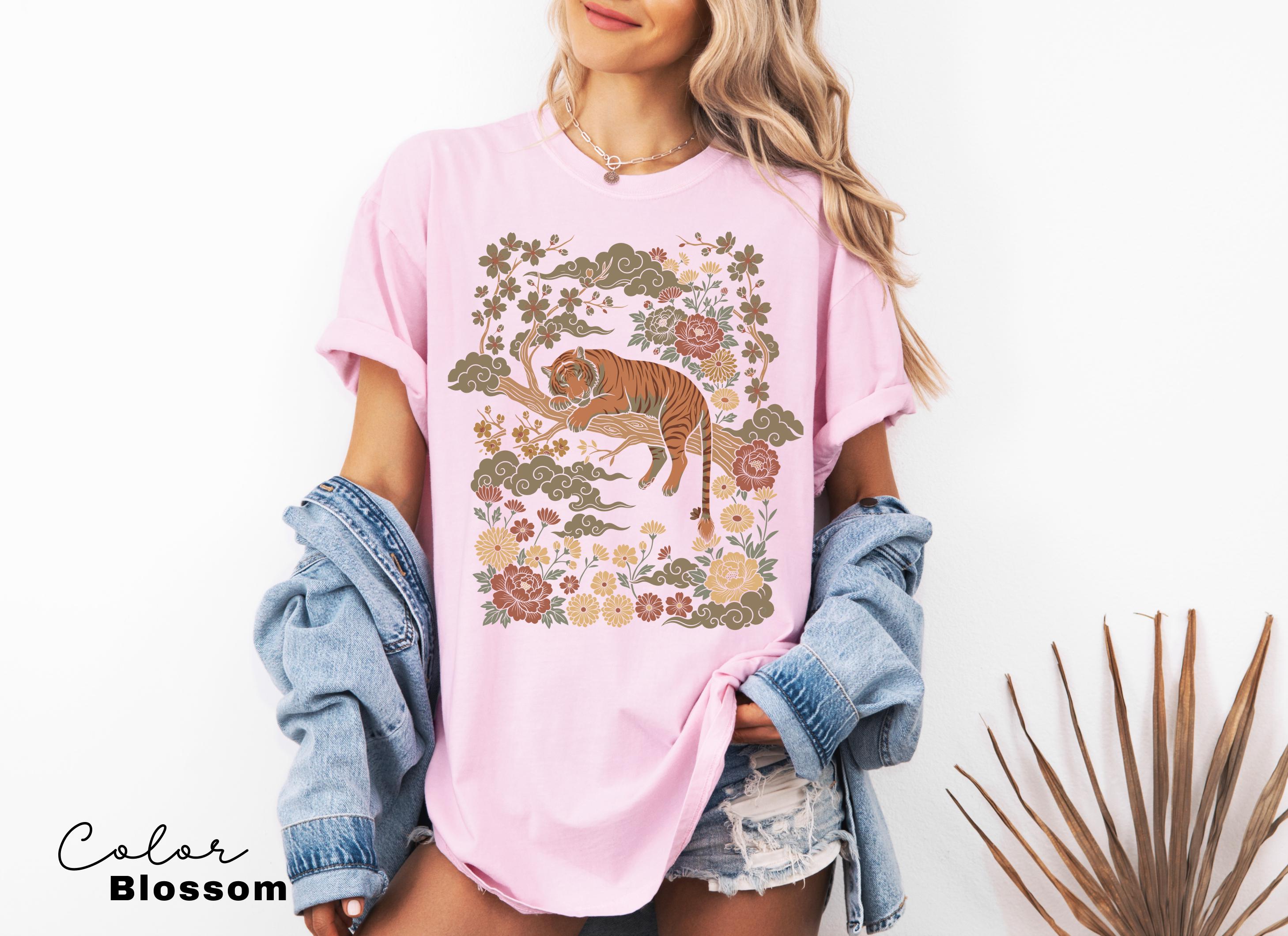 Retro Tiger T-Shirt, Animal Gift for Tiger Lover, Wild Cat Sweatshirt, Linocut Style, Boho, Cottagecore