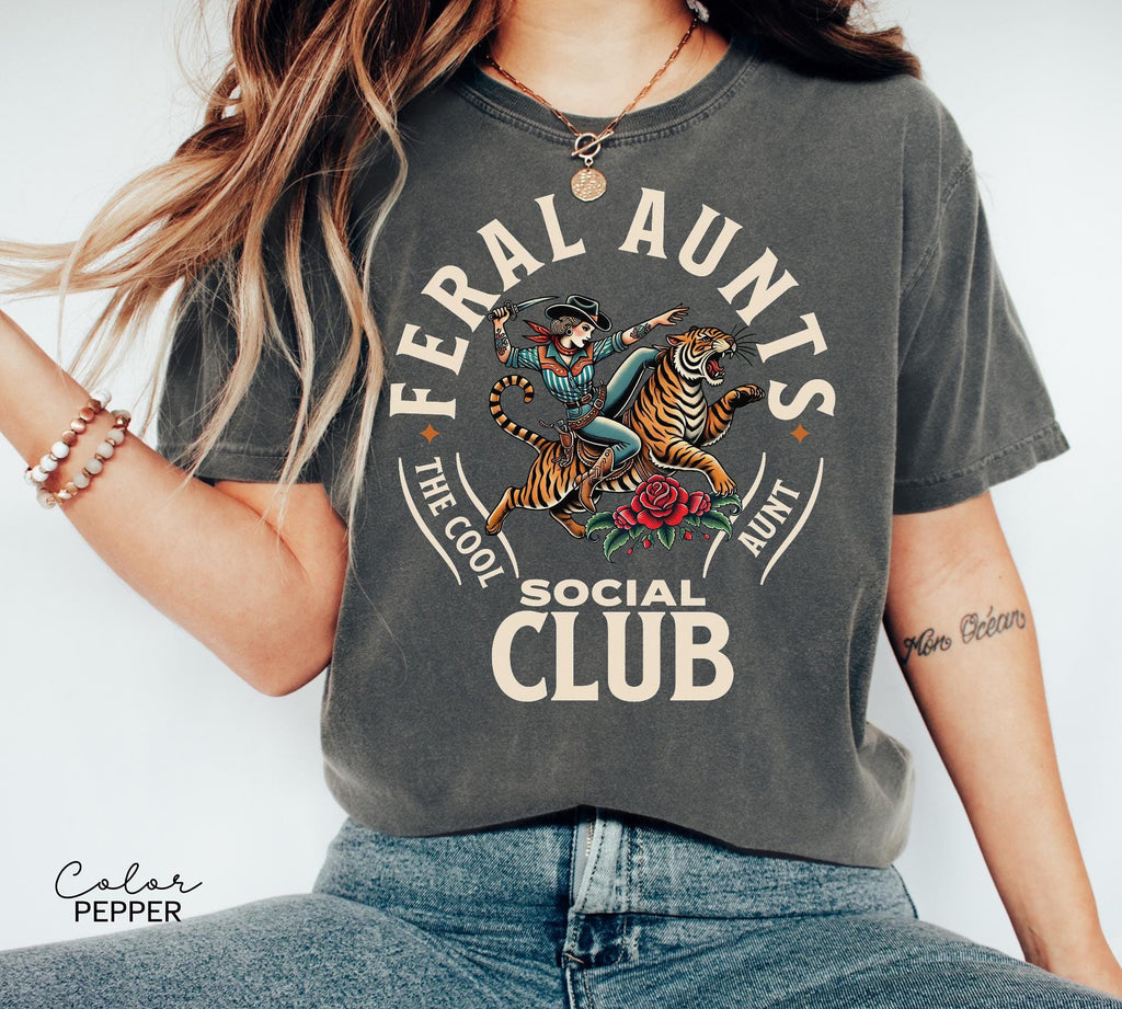 Feral Aunt Social Club, Retro Tiger Shirt, Pregnancy Reveal to Sister, Auntie Shirt, Cool Aunt,