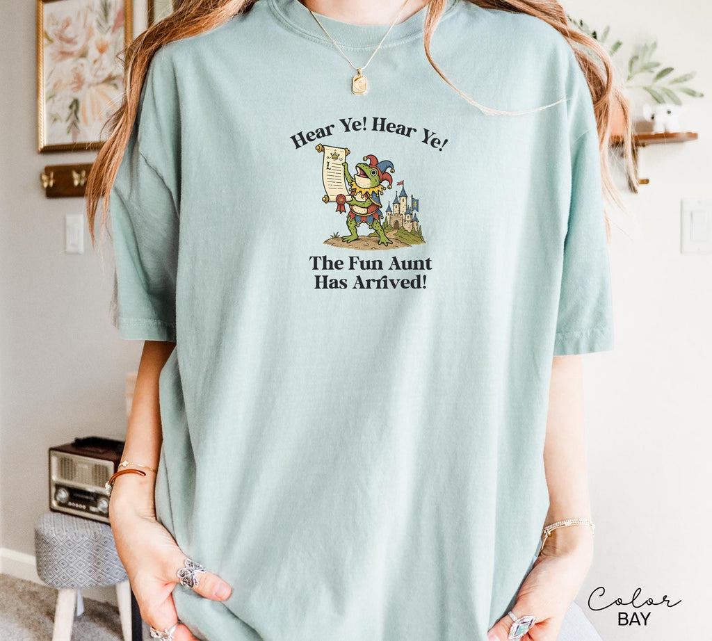 Funny Aunt Shirt, Hear Ye Fun Aunt has Arrived, Pregnancy Reveal to Sister Auntie Cool Aunt, New Aunt, Sister Gift, Frog Meme Tee