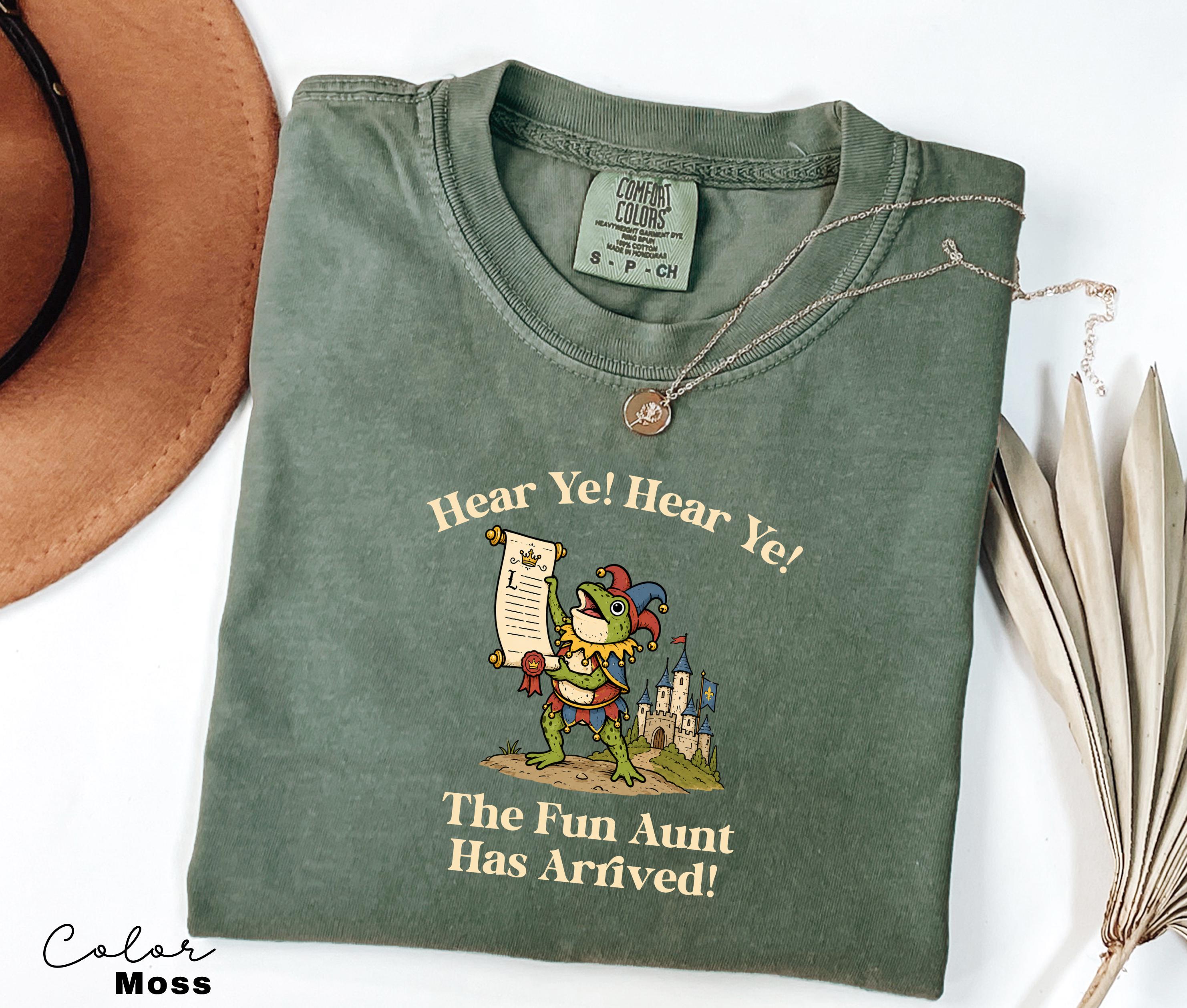 Funny Aunt Shirt, Hear Ye Fun Aunt has Arrived, Pregnancy Reveal to Sister Auntie Cool Aunt, New Aunt, Sister Gift, Frog Meme Tee