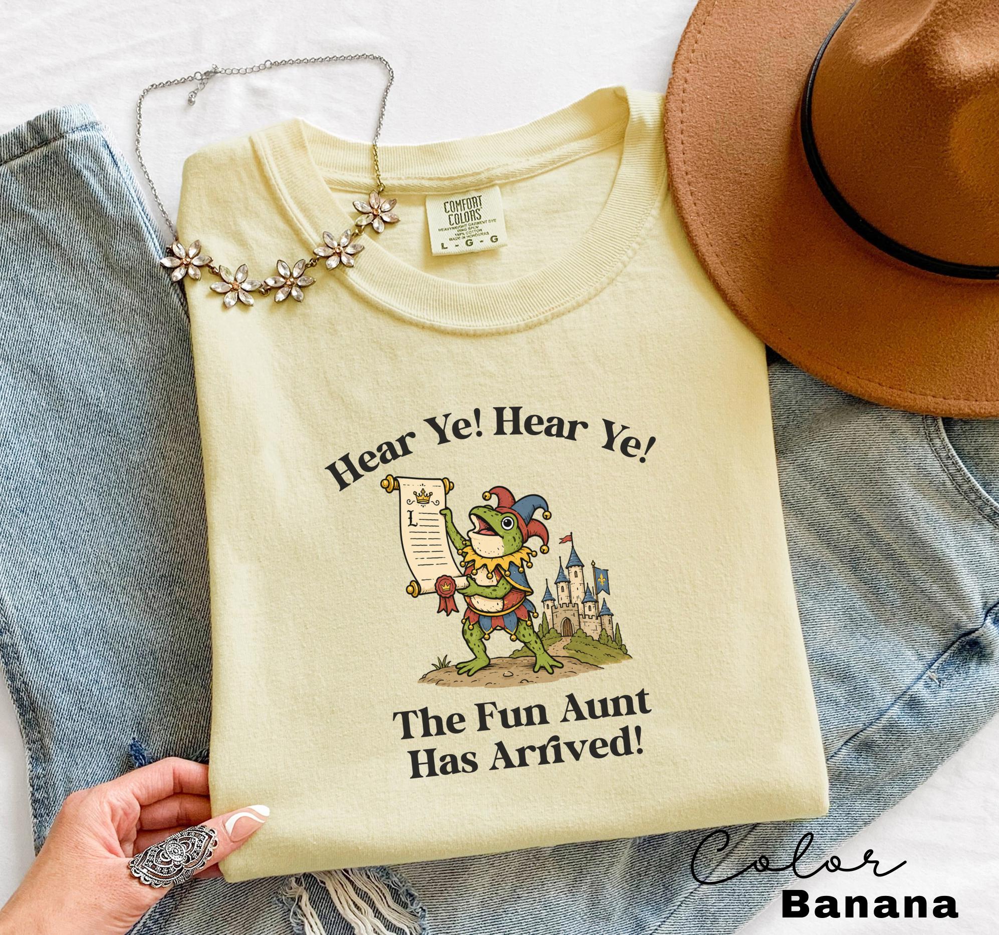 Funny Aunt Shirt, Hear Ye Fun Aunt has Arrived, Pregnancy Reveal to Sister Auntie Cool Aunt, New Aunt, Sister Gift, Frog Meme Tee