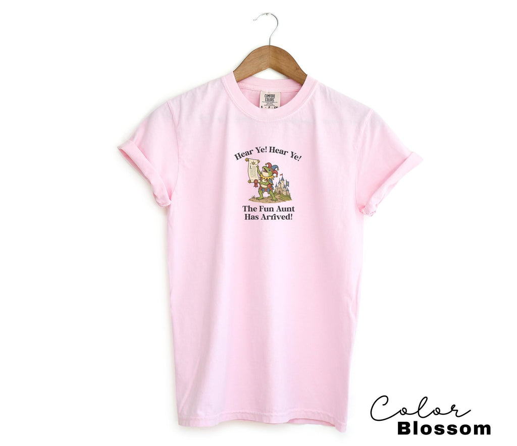 Funny Aunt Shirt, Hear Ye Fun Aunt has Arrived, Pregnancy Reveal to Sister Auntie Cool Aunt, New Aunt, Sister Gift, Frog Meme Tee