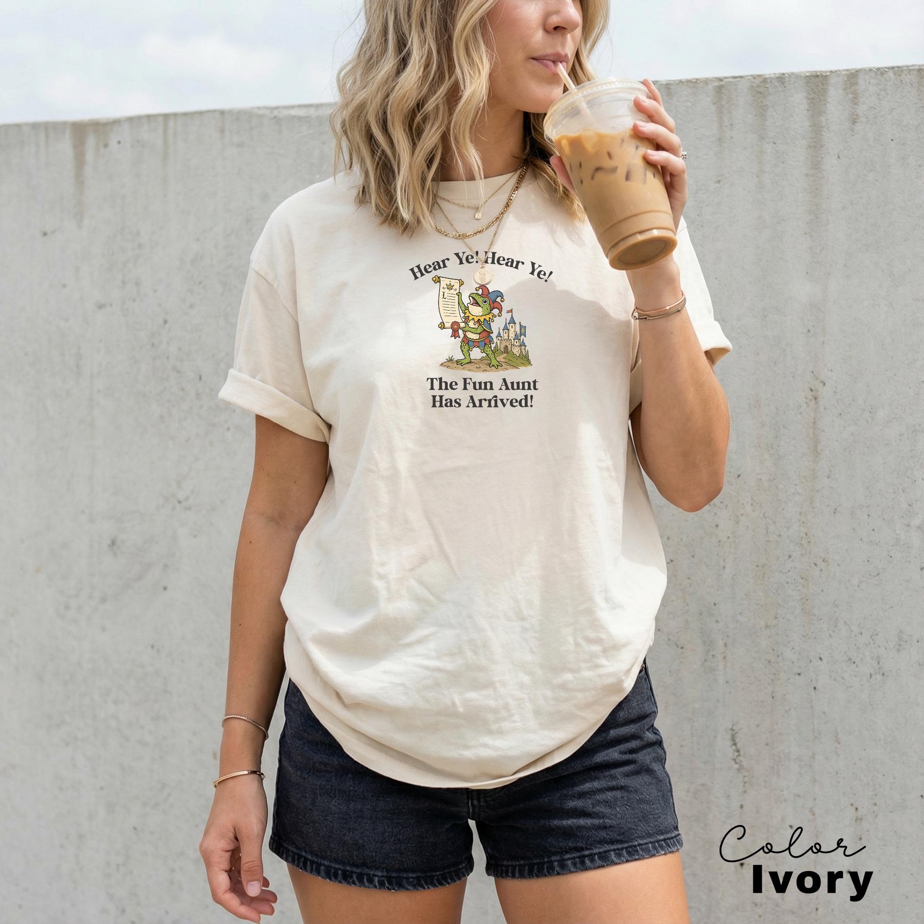 Funny Aunt Shirt, Hear Ye Fun Aunt has Arrived, Pregnancy Reveal to Sister Auntie Cool Aunt, New Aunt, Sister Gift, Frog Meme Tee
